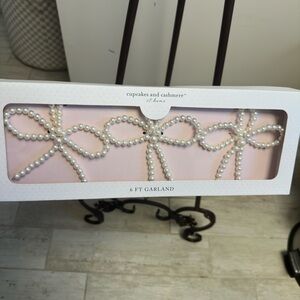 Cupcakes & Cashmere Elegant Pearl Garland